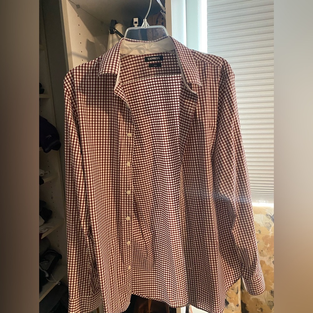 Men’s express stretch button down dress shirt.